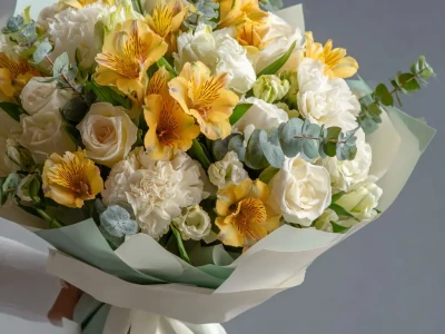 Букет с альстромериями «Яркое утро»