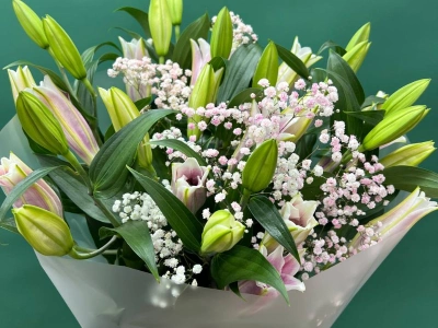 Нежные лилии букет