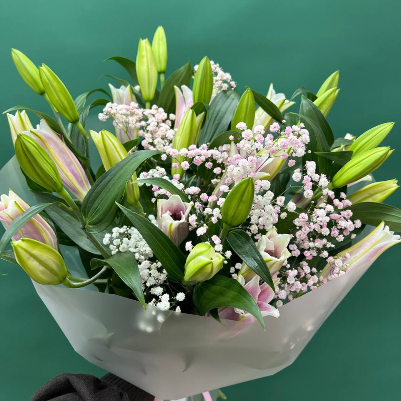 Нежные лилии букет